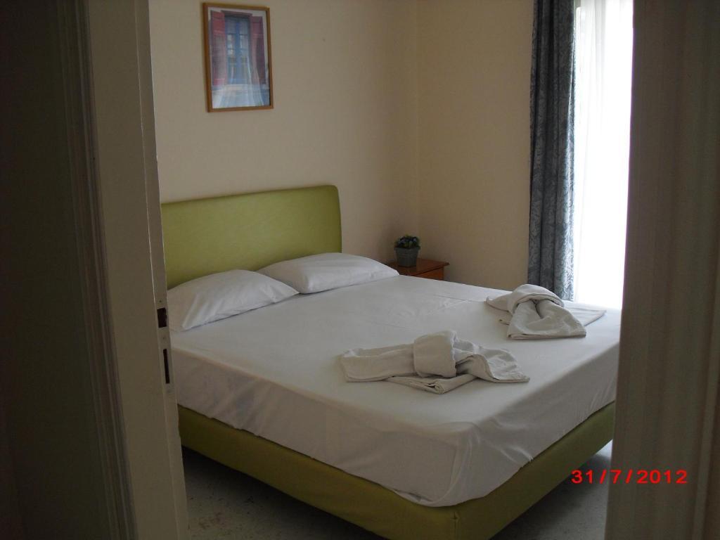 Kangaroo Hotel Mola Kalyva Pokoj fotografie