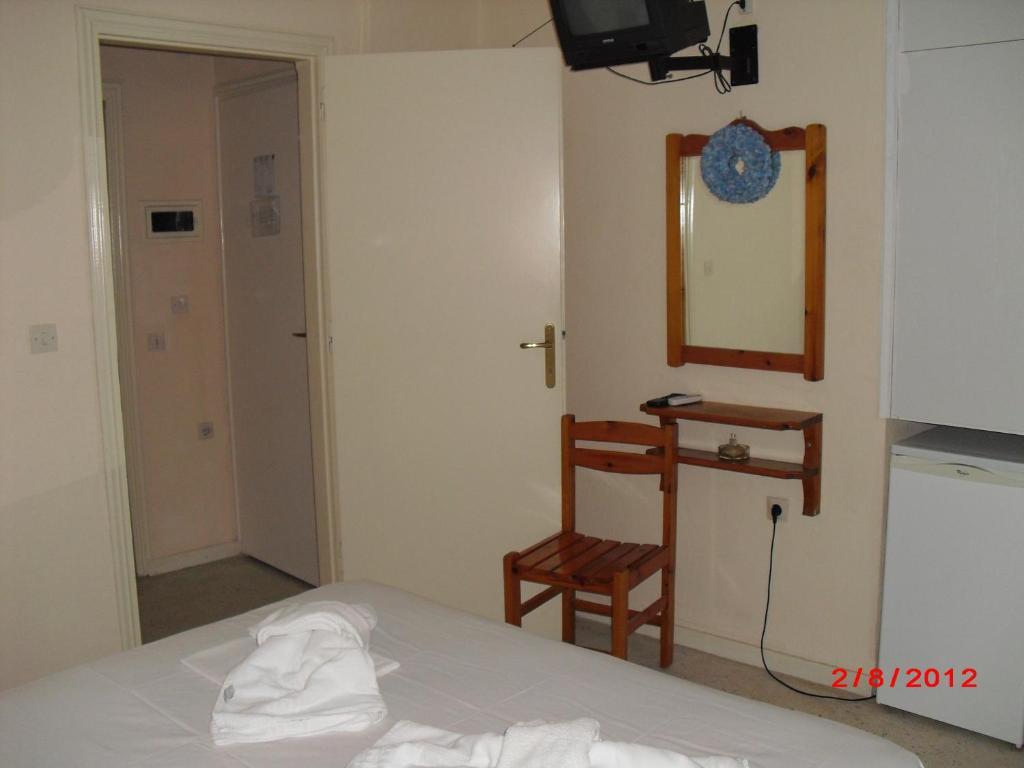 Kangaroo Hotel Mola Kalyva Pokoj fotografie