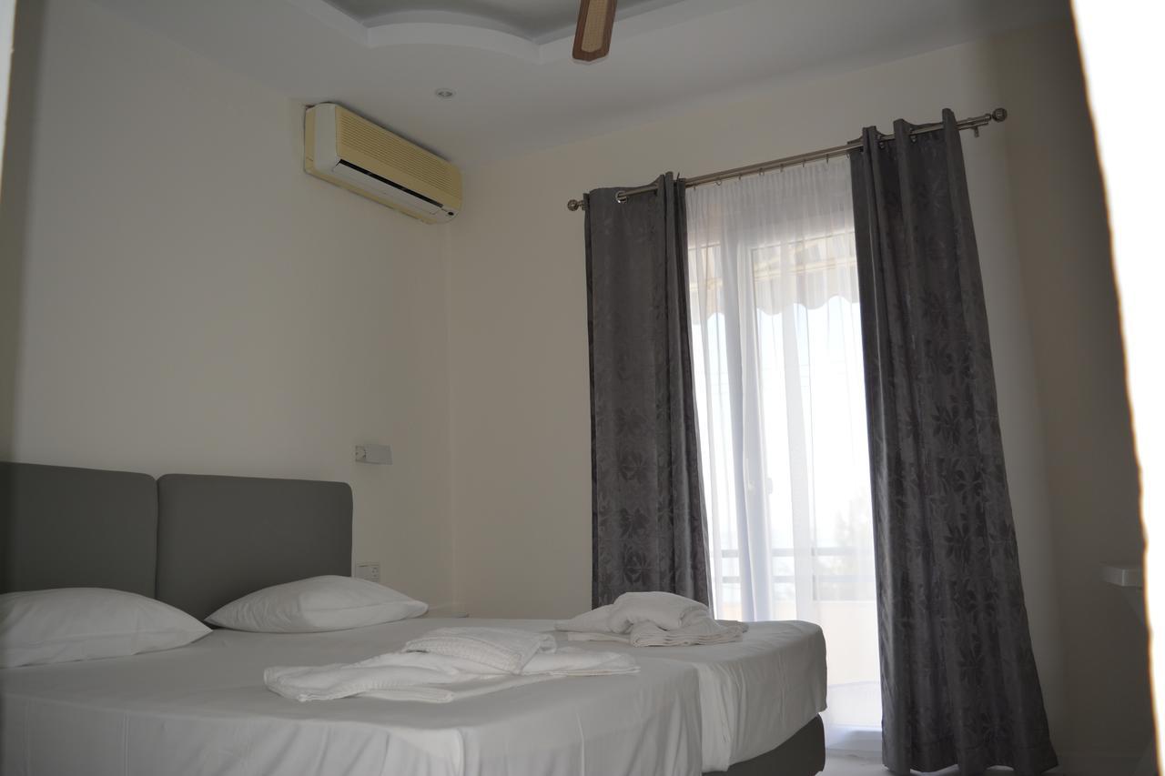 Kangaroo Hotel Mola Kalyva Exteriér fotografie