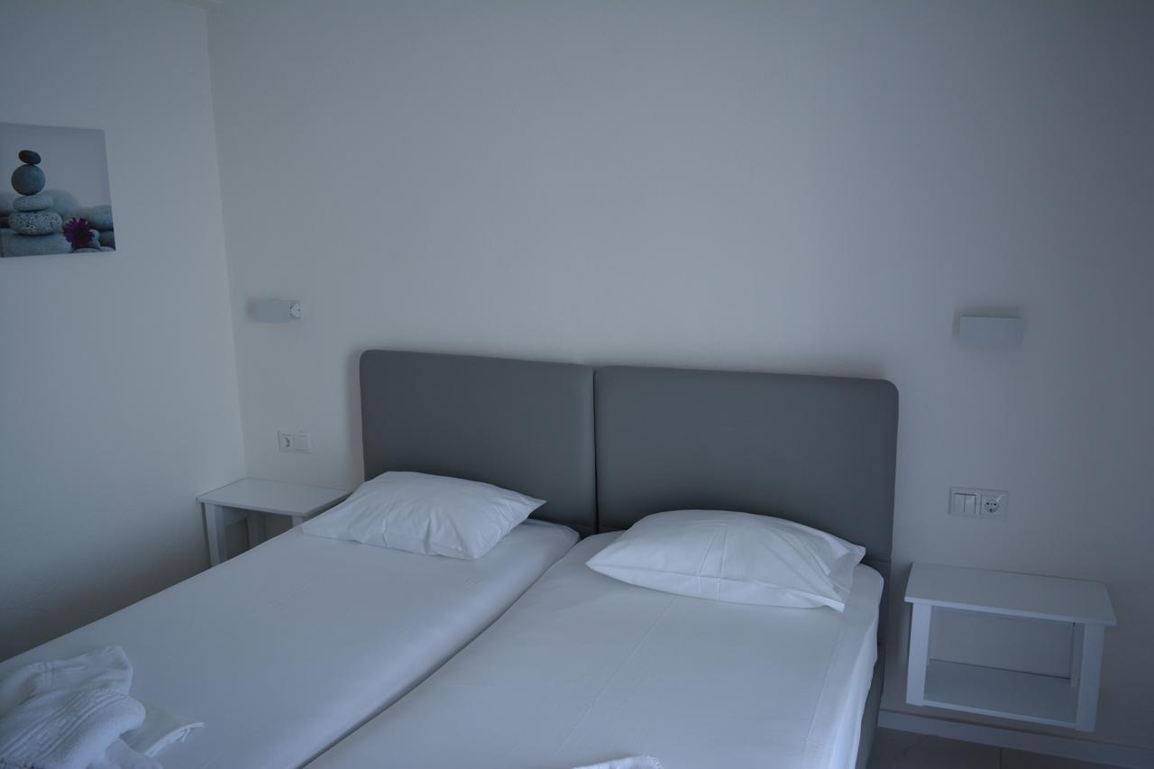 Kangaroo Hotel Mola Kalyva Exteriér fotografie