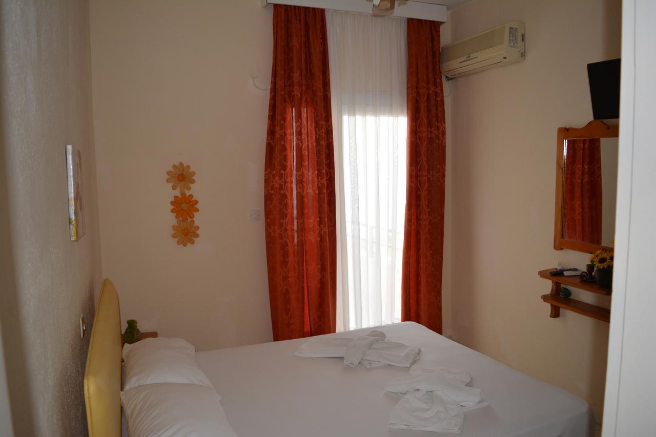 Kangaroo Hotel Mola Kalyva Exteriér fotografie