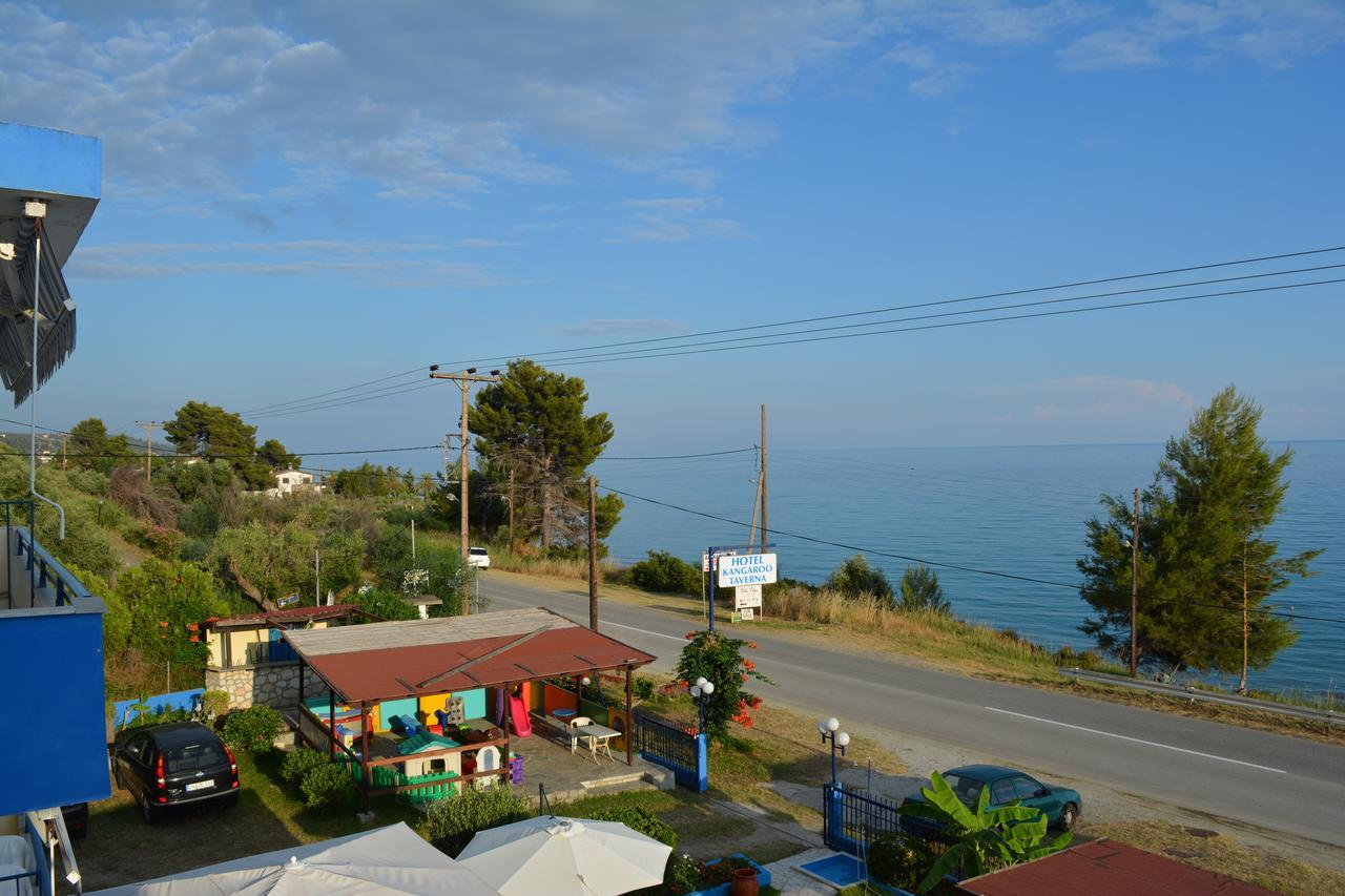 Kangaroo Hotel Mola Kalyva Exteriér fotografie