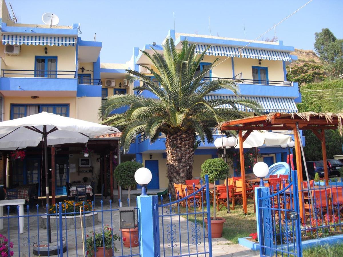 Kangaroo Hotel Mola Kalyva Exteriér fotografie
